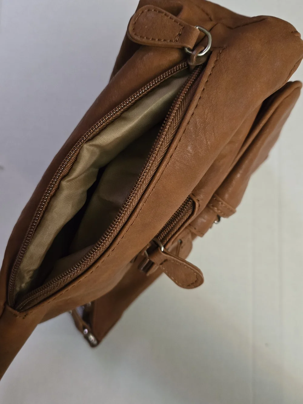 MultiSac Brown Hobo Shoulder Bag Zip Closure Multi-Pocket Non-Adjustable Strap